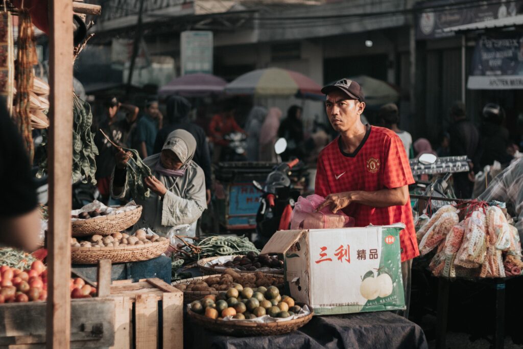 Traditional food market in Indonesia as rising food prices contribute to Indonesia inflation in June 2026.