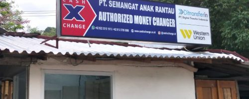 Cash X Change authorized money changer storefront in Yellow Bridge, Nusa Lembongan